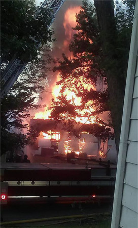 Eyewitnesses noted intense heat coming from the 300 block of N. White last night. Photo courtesy of Tabby Daily.