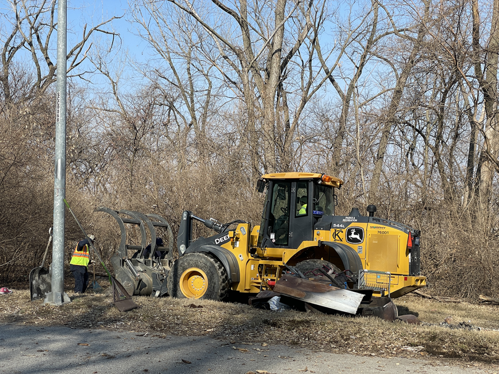 KC parks department cleans up Cliff Drive in Kansas City Northeast neighborhood