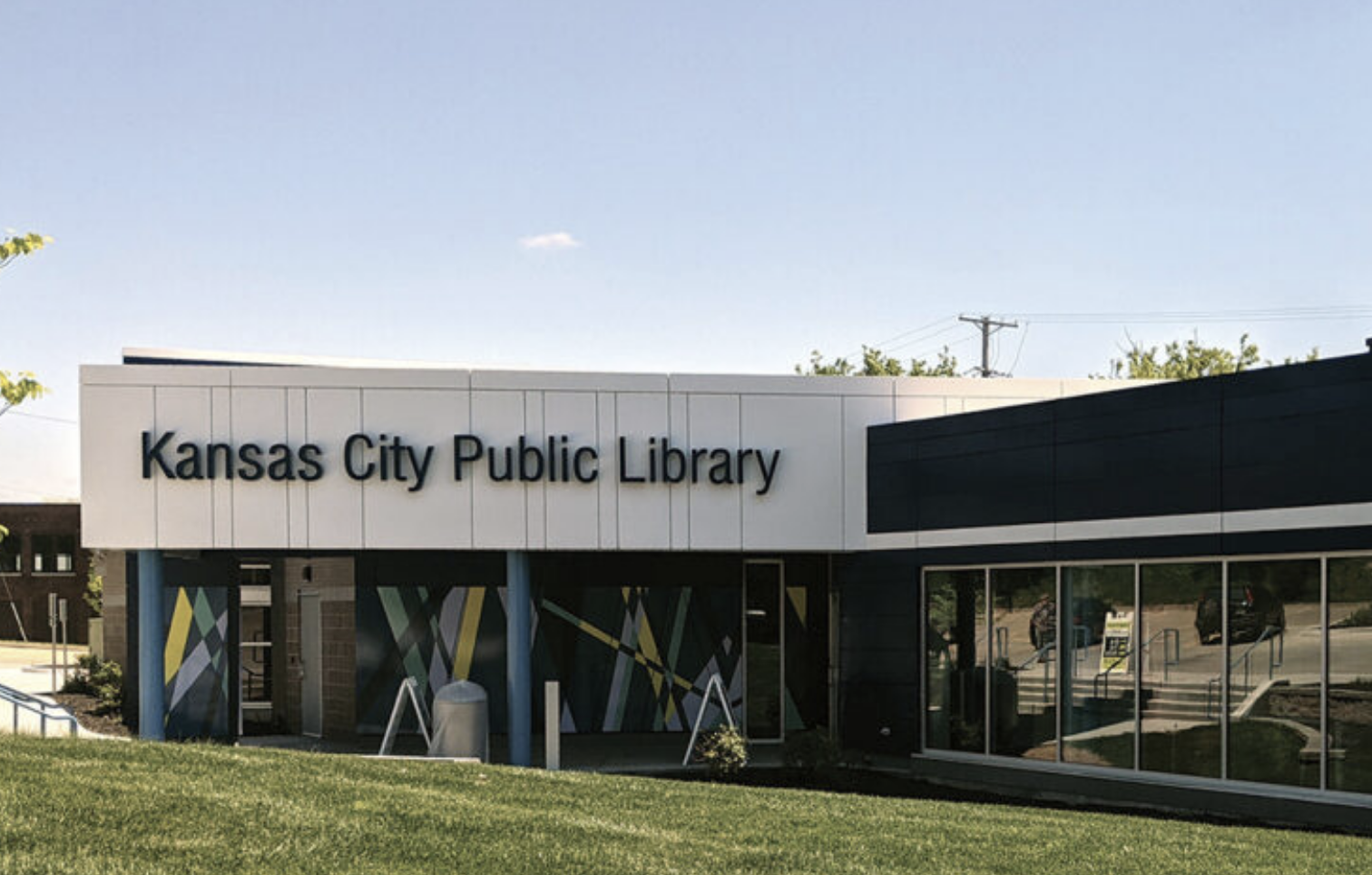 Un programa de la Biblioteca KC ayuda a los miembros de la comunidad a prepararse para obtener el permiso de conducir de Missouri
